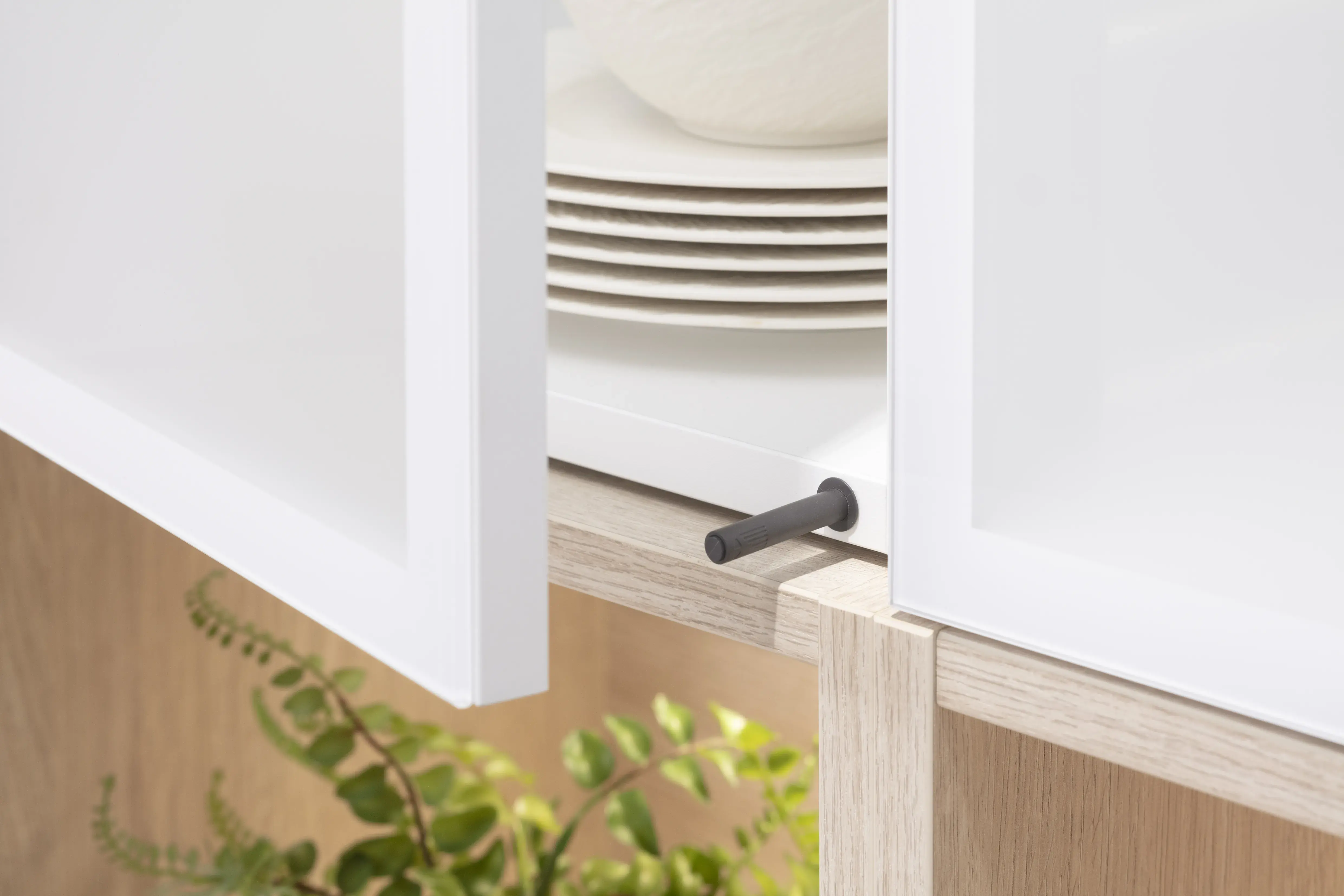 Nobilia Küche „Ganz in Weiß“ Schranktür Push-to-open